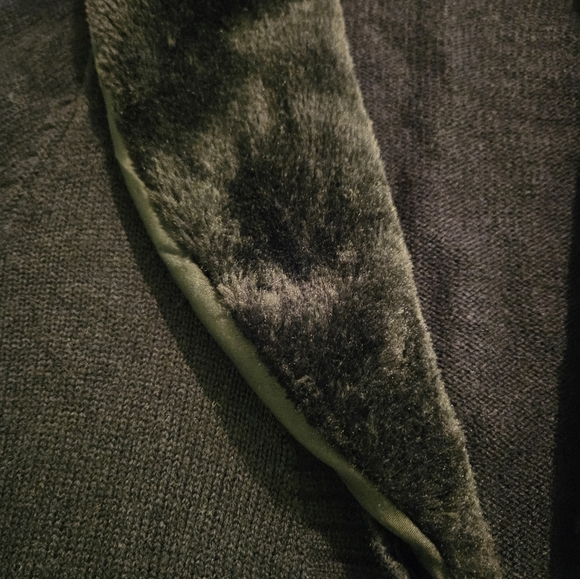 NY collection black sweater with removable black faux fur collar, size m - Picture 7 of 7